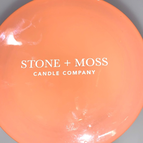 Le Chandelle Stone + Moss Raspberry Vanilla Cake Scented Candle - Picture 2 of 3